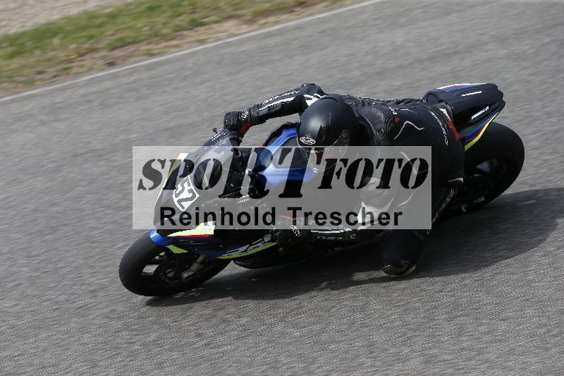 /10 20.04.2026  Pluess Moto Sport ADR/Freies Fahren/52